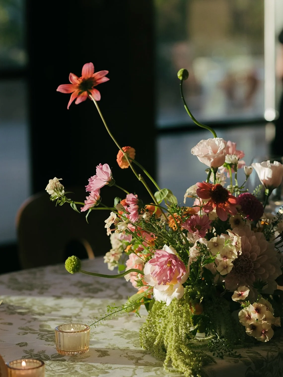 golden hour to dusk, a series. whimsy, fun, and bright centerpieces for Olivia + Nick last summer. 
Photographer @shotsbysamphoto
Planner @thebigdayof
Venue @stanlyranchauberge
Floral Design @roseandolive.design 
Content creator @withlovecontent
Beau