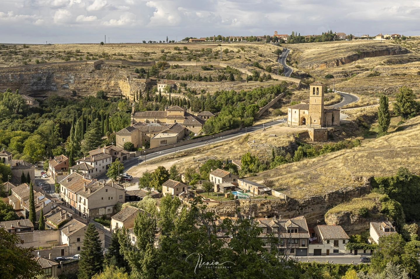 .
Segovia is a lovely medieval town declared a UNESCO world heritage site in the 80s. This landscape can be enjoyed from the Alc&aacute;zar of Segovia (castle). Our tour guide said that the castle served as inspiration for the castle in Cinderella in