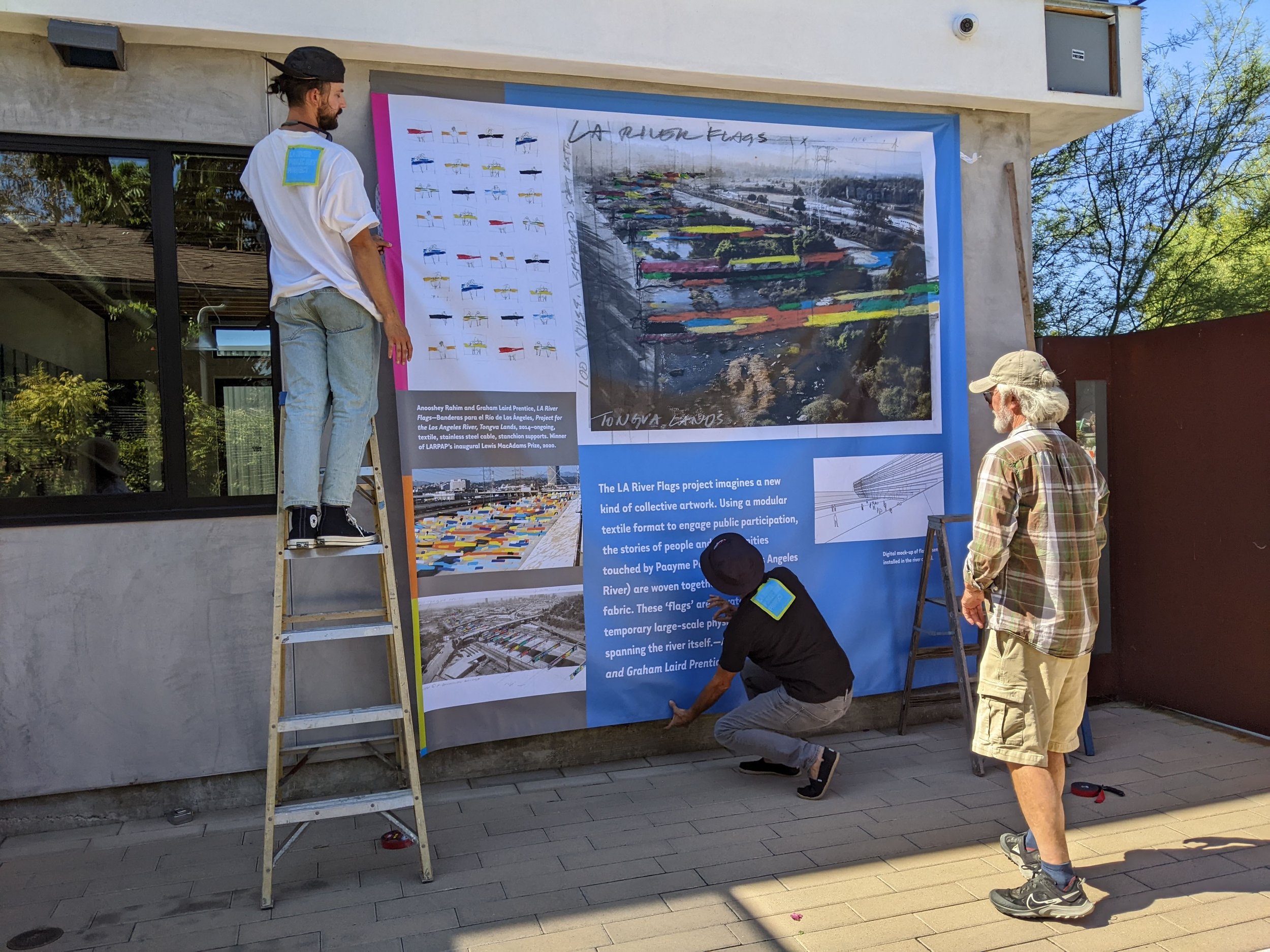 Volunteers install interpretive for LA River Flags/ Photo: Jenna Didier