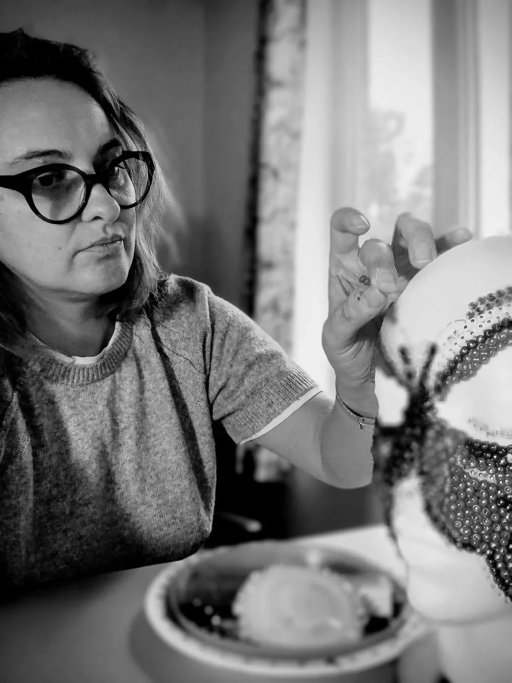 One of those silent early mornings when I try to give shape to pain. A new sculpture is shaping up. :0)
How do you spend your early mornings?
#artistlife #artistsinmontreal #artpreneur
#artistatwork🎨 #createart #createarteveryday #artwithheart #