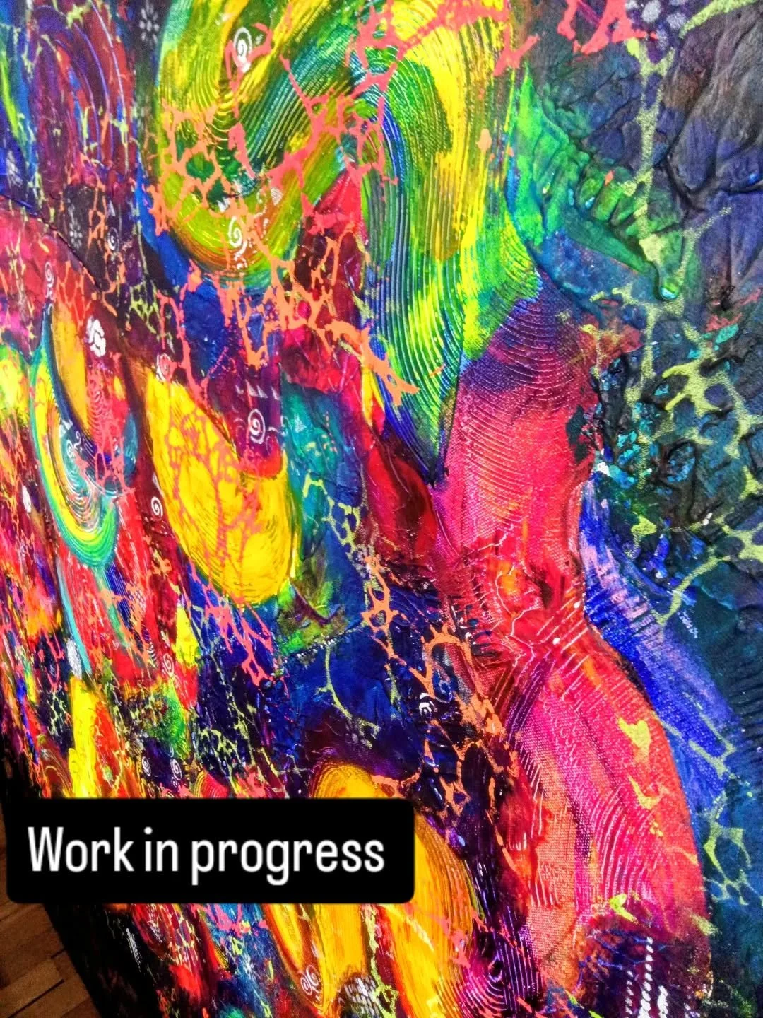 Beneath the surface, is already alive. A glimpse i to a new large scale piece, where light becomes a revealer, not a comfort. 

What you see is only half the story... The rest waits in the dark, vibrating beyond visibility.

Layers building, shifting