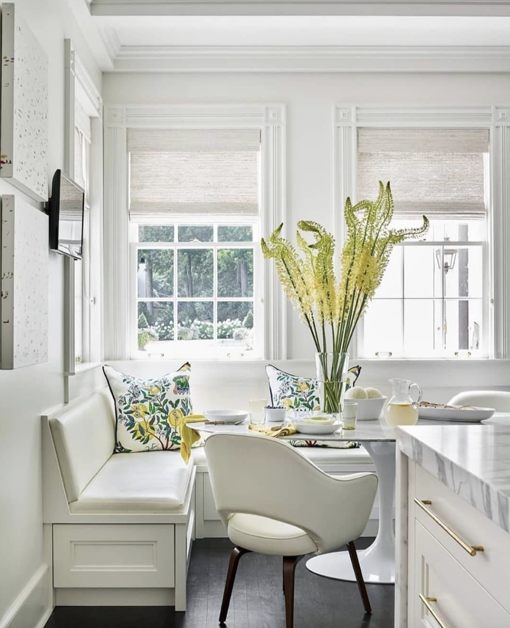 white kitchen breakfast nook