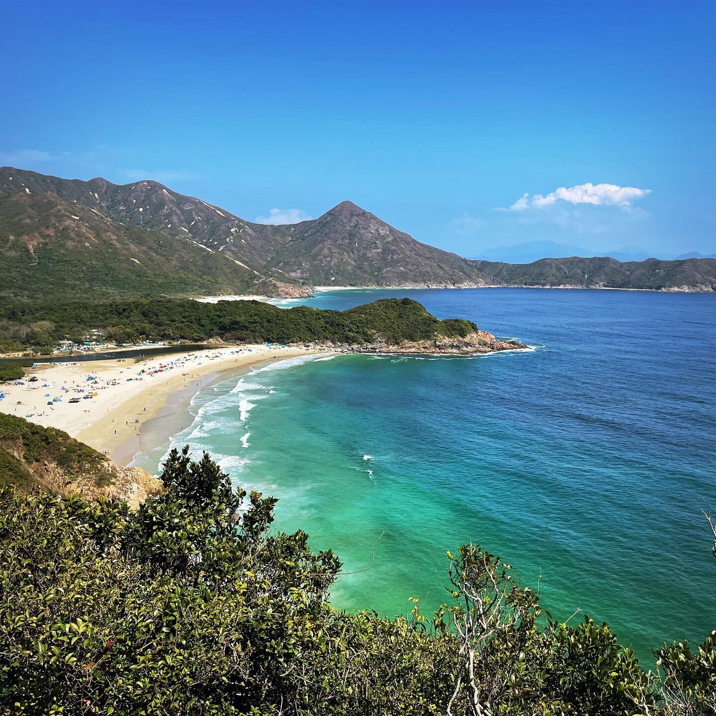 We can&rsquo;t jump into a plane to go to Phuket, but we can still enjoy Hong Kong&rsquo;s gems.
Today: Tai Long Wan, not bad to start the new year! #beyondthelinecoaching #swimeverywhereyoucan
