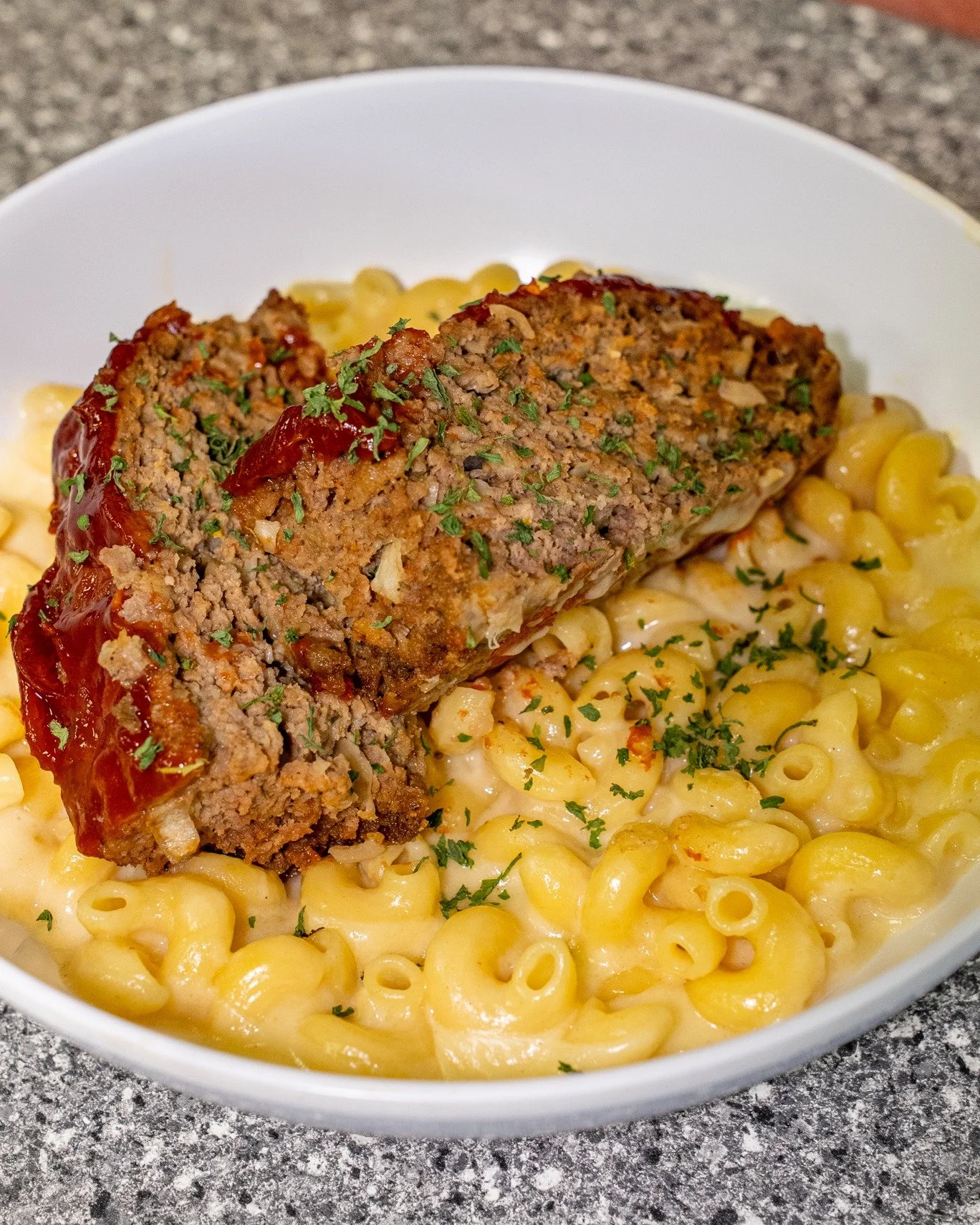 Mac &amp; Meatloaf Monday is here! 🍽️
Start your week the right way with our homestyle meatloaf served alongside creamy mac &amp; cheese. Comfort food done right every Monday.
