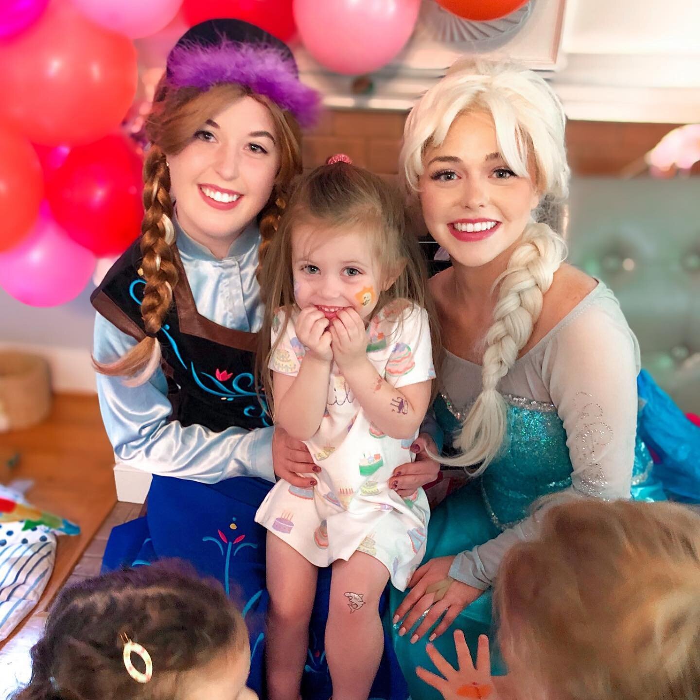 &ldquo;𝙄&rsquo;𝙢 𝙝𝙤𝙡𝙙𝙞𝙣𝙜 𝙤𝙣 𝙩𝙞𝙜𝙝𝙩 𝙩𝙤 𝙮𝙤𝙪!&rdquo; ❄️

Wow what a weekend! Kentuckiana is keeping us busy. We&rsquo;re so grateful. Check out some ADORABLE shots from one of our recent Frozen parties! 
.
.
.
.
.
#PrincessPartiesLou