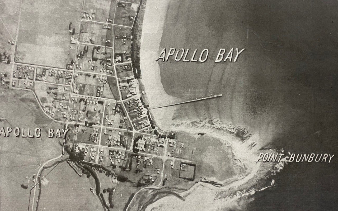 This arial photo is believed to be from the 1940's or 1950's - at this time the Norfolk Pine & Lilly Pilly are not yet planted.