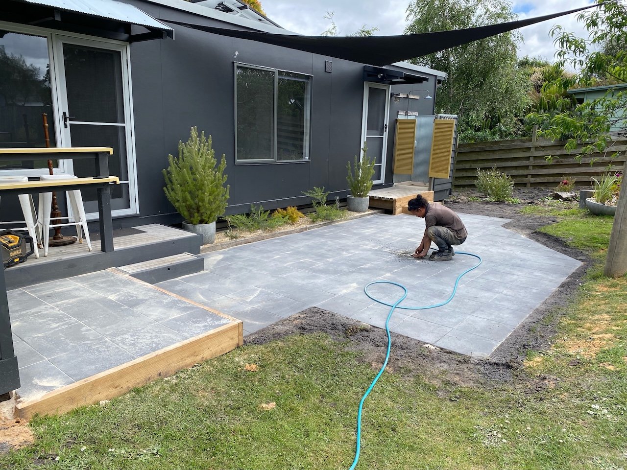 Paving (2023)