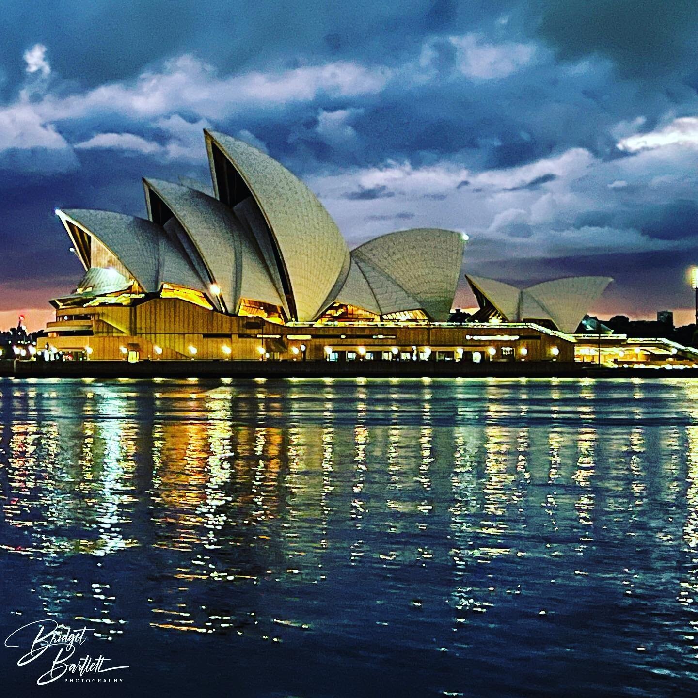 Rise and shine, Sydney! ☀️ Waking up to this stunning sunrise over the Opera House is pure magic ✨ #SydneySunrise #OperaHouseViews #MorningBliss #sydney #operahouse #sunrise #sunrisephotography #landscapephotography #photography #photographer #landsc
