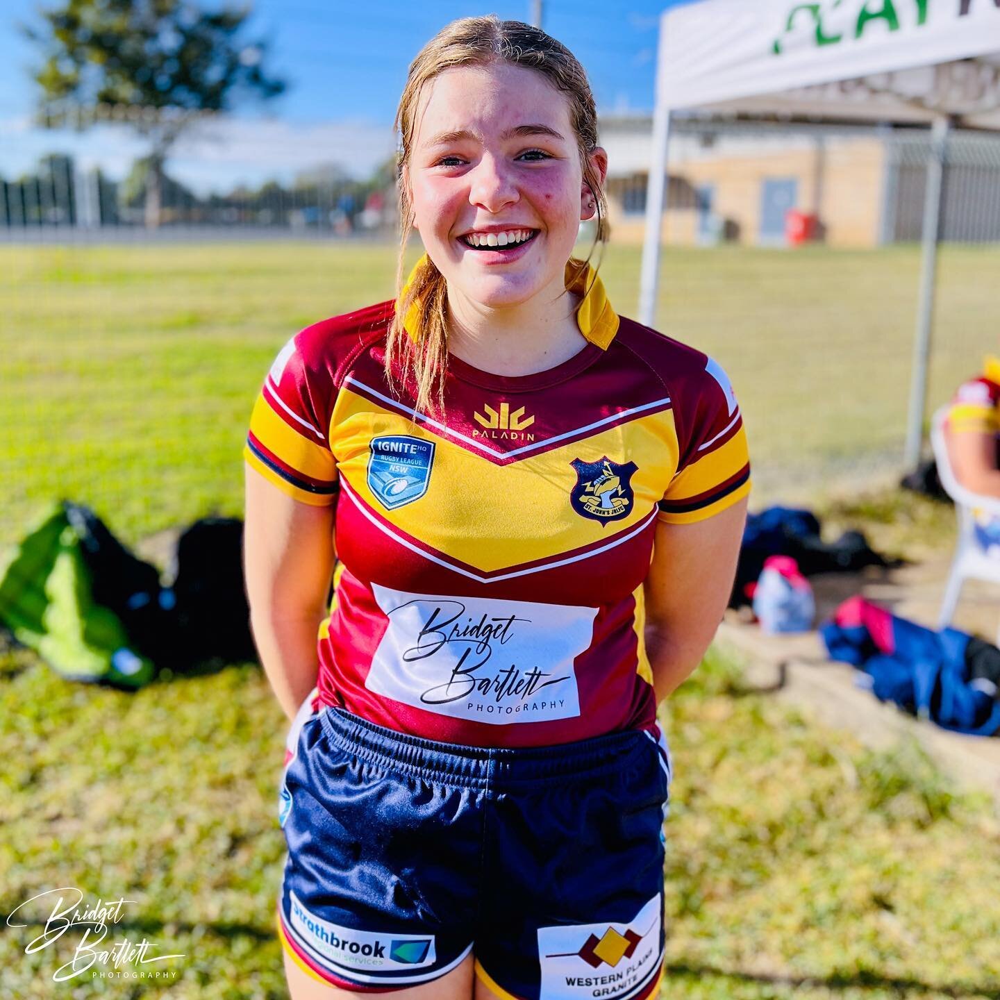 📸 🏉🎉 Proud to be a sponsor of St Johns JRLFC, and especially thrilled to support the U14 Maroon league tag team. Huge congratulations to the girls on their fantastic win today! 🙌🥳 A big thanks to my amazing model, Addie, for helping me showcase 