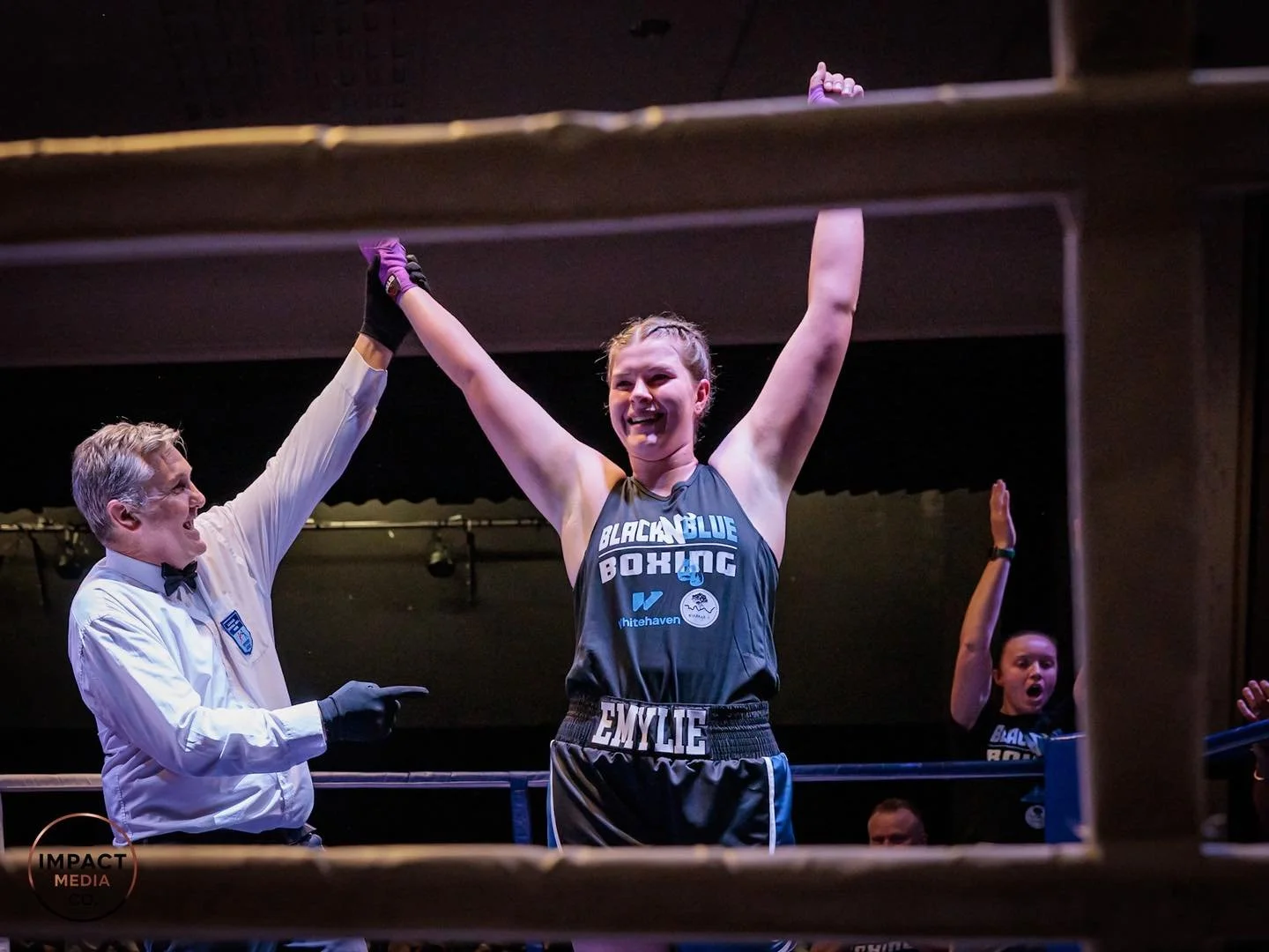🥊💥📸 A great amateur bout at Bad Intentions 10 in Gunnedah, featuring Emylie Murrell (fighting out of BlacknBlue Boxing Gym, Gunnedah) and Sara Long from Melbourne. 👊 Both fighters showed real skill, grit, and respect in the ring &mdash; a fantast
