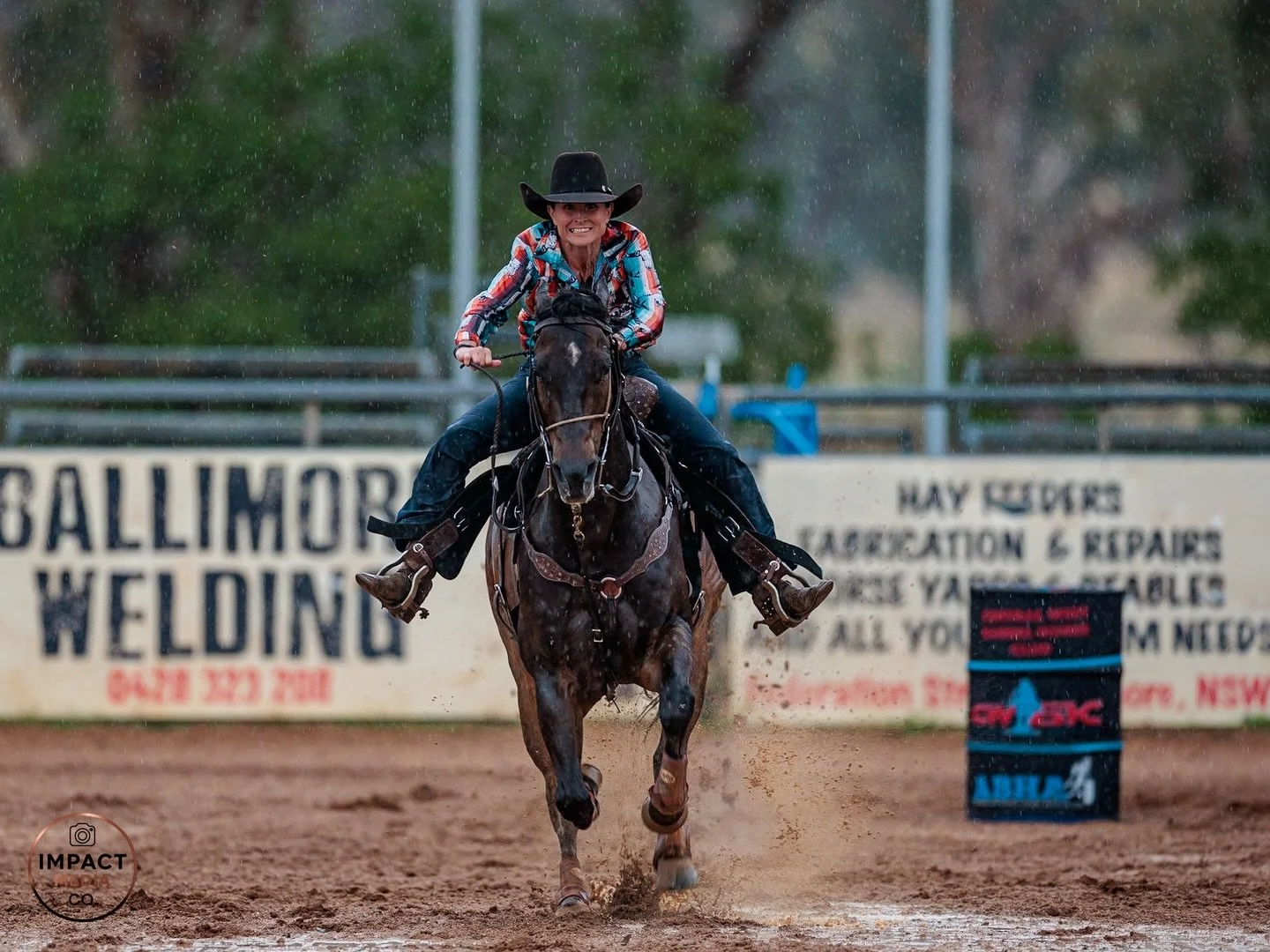 What a night! The rain rolled in, but it only made the atmosphere and photos even better. I hope you love the shots as much as I do! 📸✨

👉 Gallery is LIVE:
https://www.bossfotos.com/customer/gallery/Open-4D-Barrels/14425

I&rsquo;m currently editin