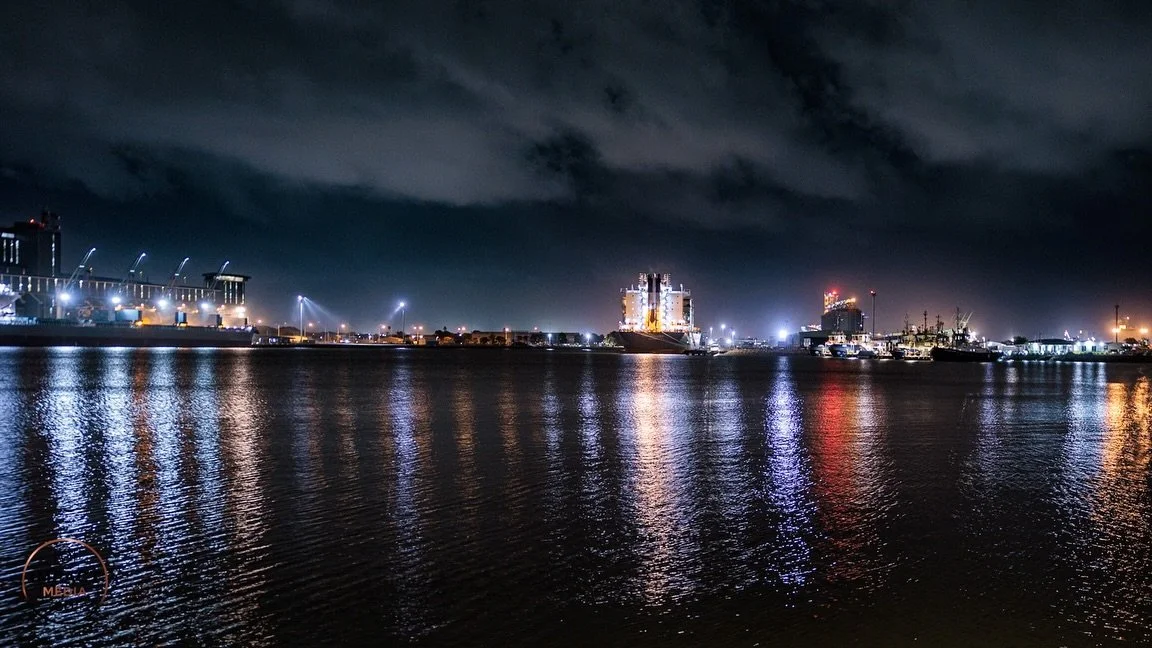 Nights in Newcastle ✨🌊
Still, warm air, moody skies and the harbour glowing after dark &mdash; the perfect way to wind down after Christmas.

Sometimes the quiet moments make the best photos. 📸

#night #photographer #lights #nightphotography #newca