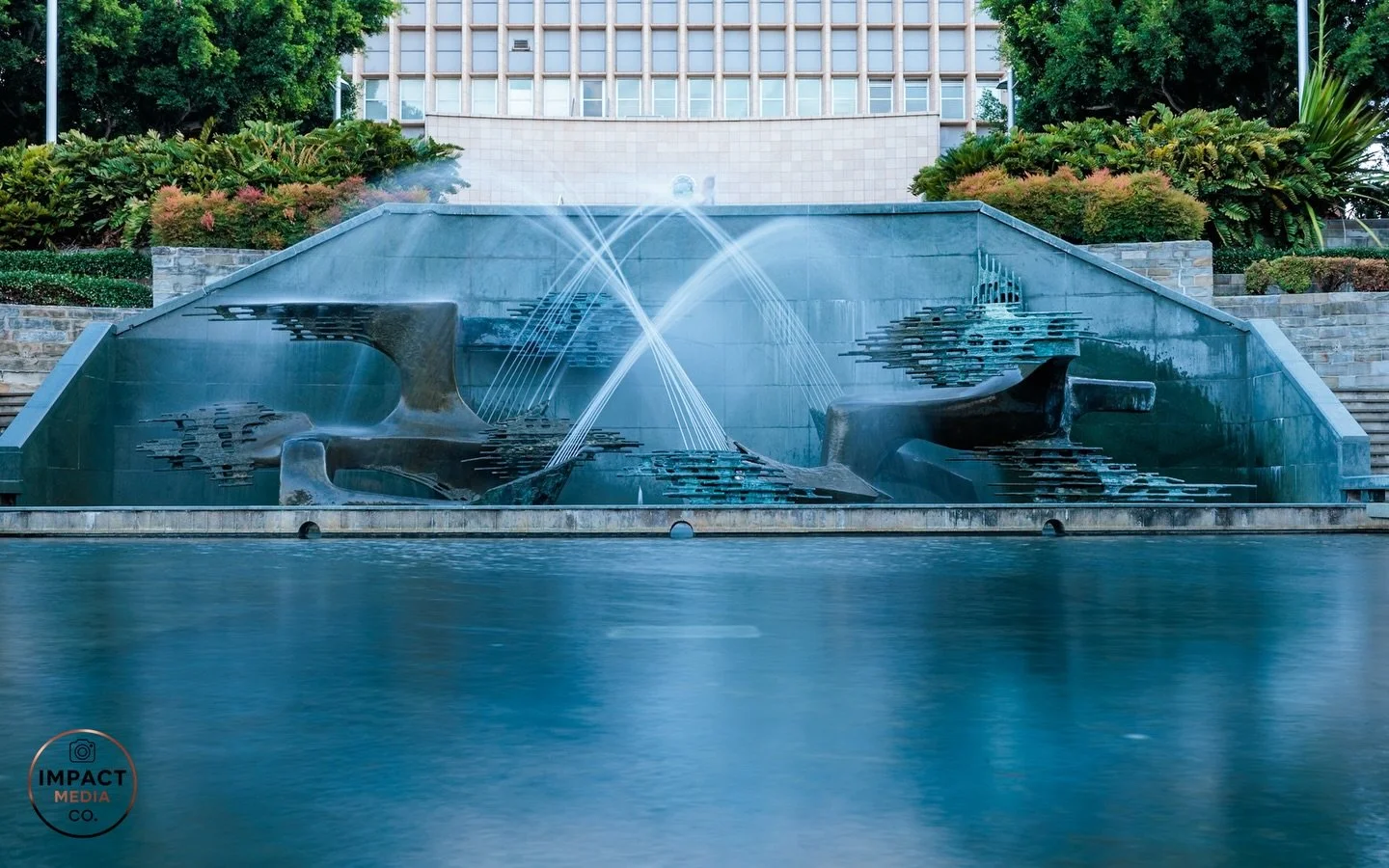Stillness and motion collide at the Memorial Fountain, Newcastle.💧📸 Love colours in this photo! 💙

#newcastle #photographer #impactmediaco #calm #publicart