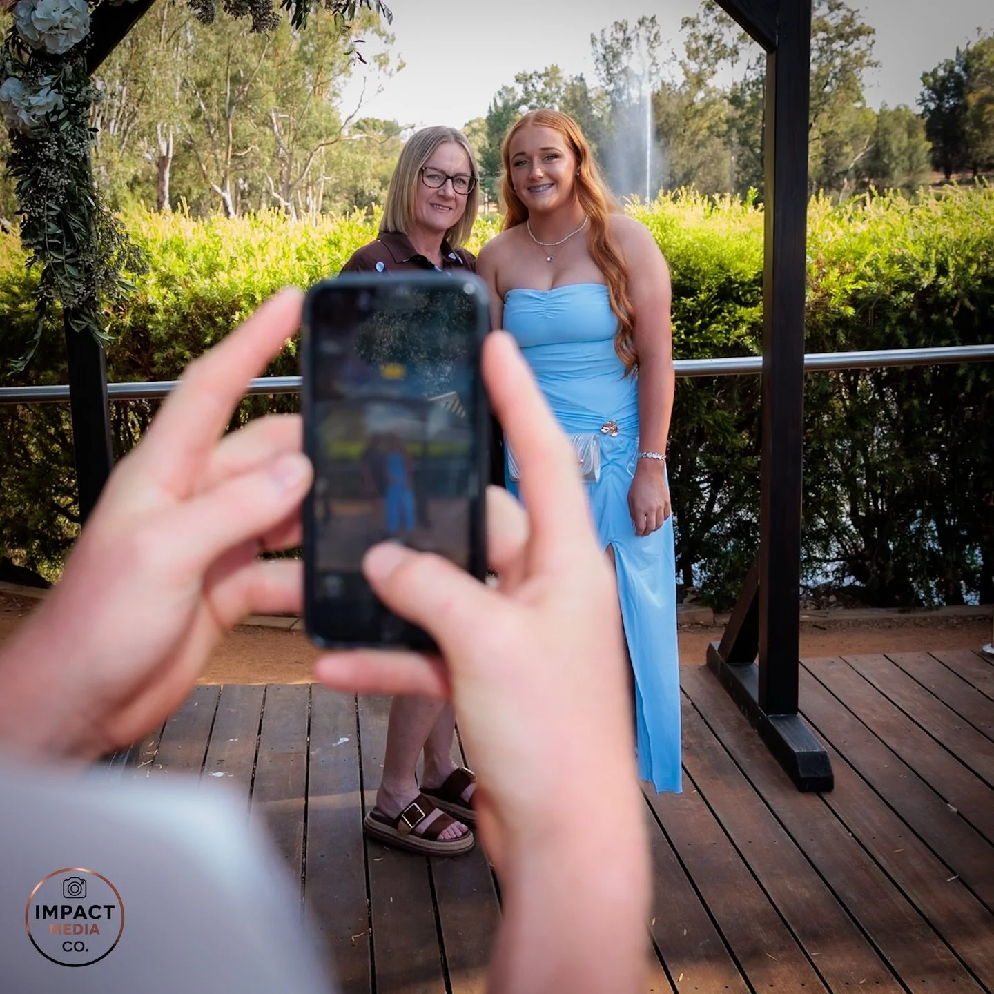 What you don&rsquo;t see:
The moment before the photo becomes the photo.

Phones out. Smiles ready.
One quick snap that turns into a memory kept forever.

These in-between moments matter just as much as the final frame. 💛📸

#eventphotography #captu