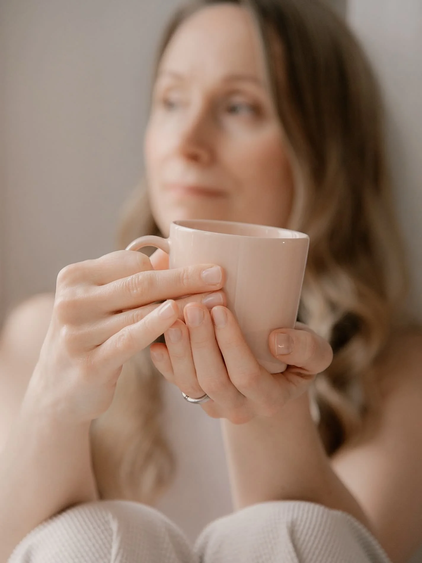 Jatkuva huoli tulevasta; taloudesta, terveydest&auml; tai maailman tilasta, muiden ihmisten mielipiteist&auml;, tunnetiloista ja p&auml;rj&auml;&auml;misest&auml;,&hellip; 

On raskas taakka kantaa ❤️

Huoliajatukset = jatkuva ylivireystila meid&auml