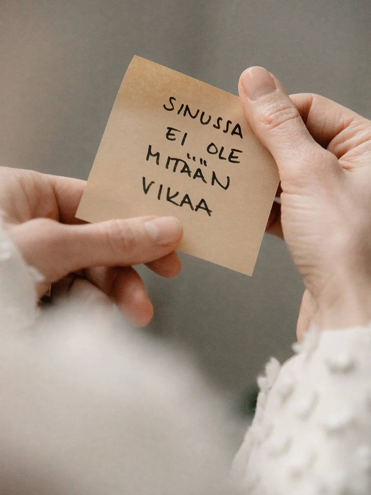 Jos ei kukaan ole sit&auml; jo sinulle sanonut; sinussa ei ole mit&auml;&auml;n vikaa.

Sinun tunteissasi, niiss&auml; kaikkein rumimmissakaan, ei ole mit&auml;&auml;n v&auml;&auml;r&auml;&auml;. Ne ovat sinulla syyst&auml;. Ne kertovat sinulle siit&