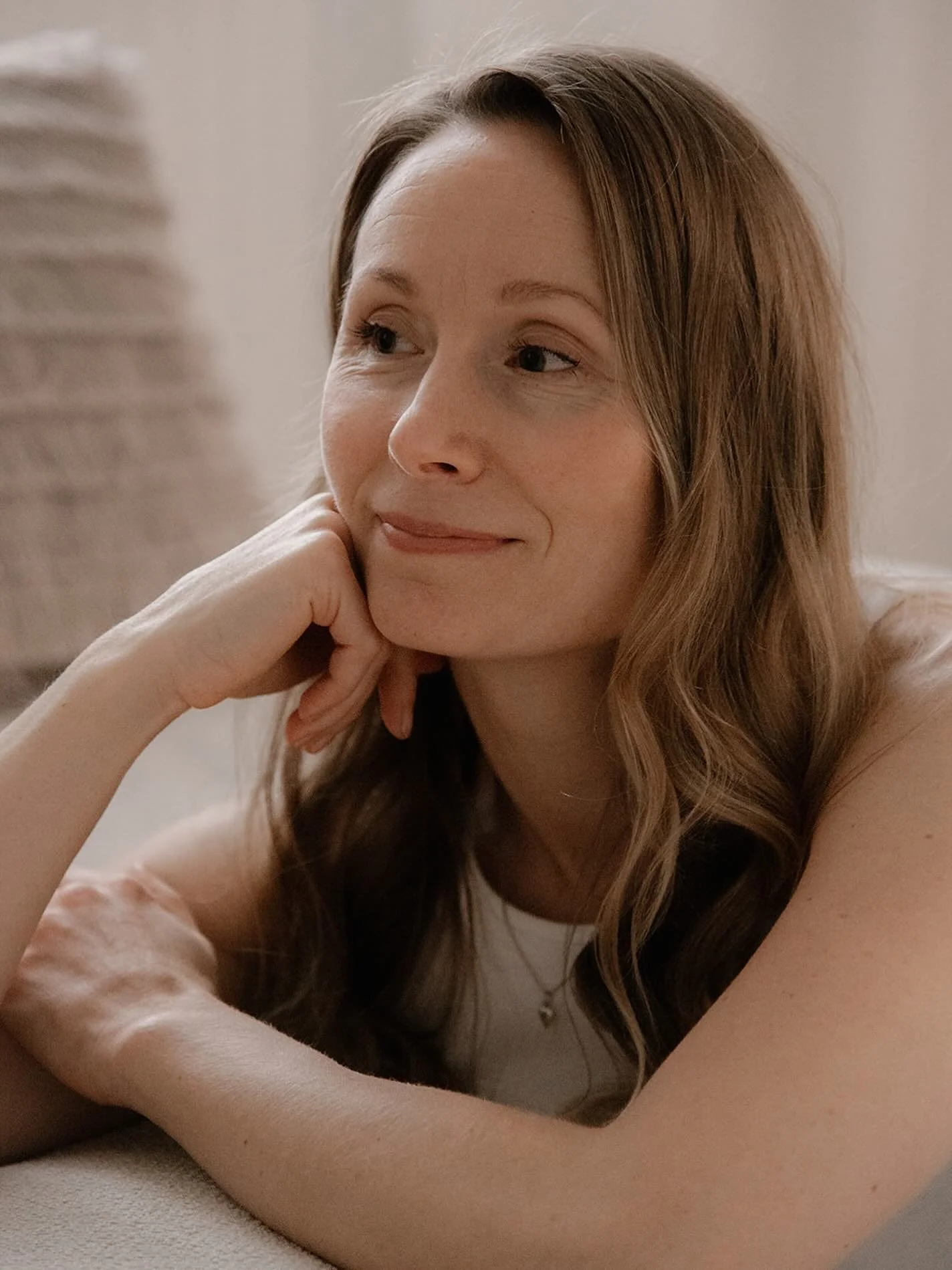 Me ollaan ty&ouml;skennelty jo pitk&auml;&auml;n yhdess&auml;.

Kohdattu yhdess&auml; sis&auml;isen lapsen kipua ja h&auml;t&auml;&auml;, annettu kyyneleiden vieri&auml; poskille, luotu liuta korjaavia kokemuksia, vahvistettu itsemy&ouml;t&auml;tunto