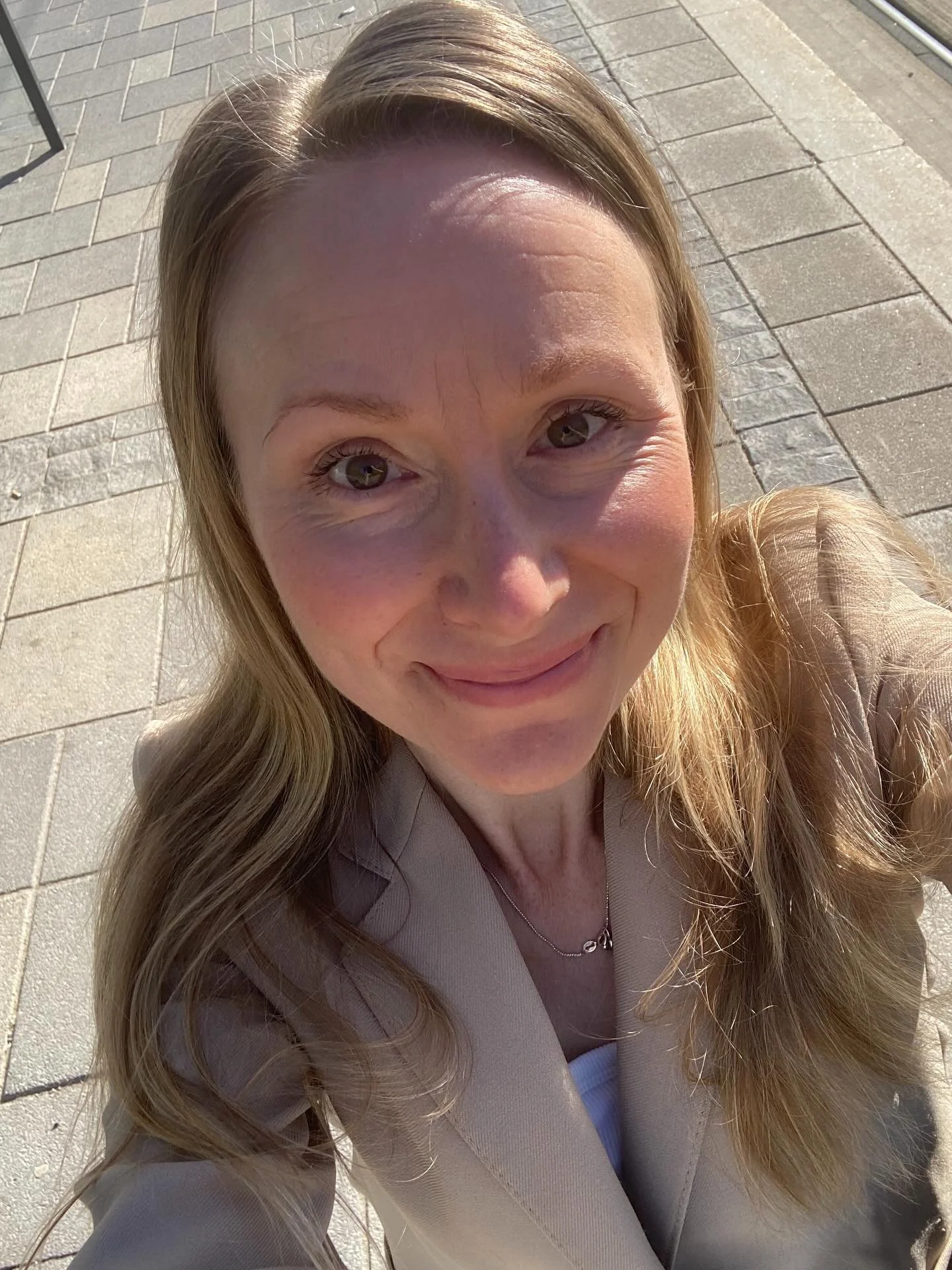 T&auml;m&auml; viikko on tuntunut t&auml;ydelt&auml; 🥰🤗

Olen saanut poltetut savity&ouml;ni kotiin ja ep&auml;onnistunut seuraavalle savikurssille ilmoittautumisessa

Osallistunut @mirva.keskivahala  tulevan kirjan luomiseen ja solminut uusia tutt