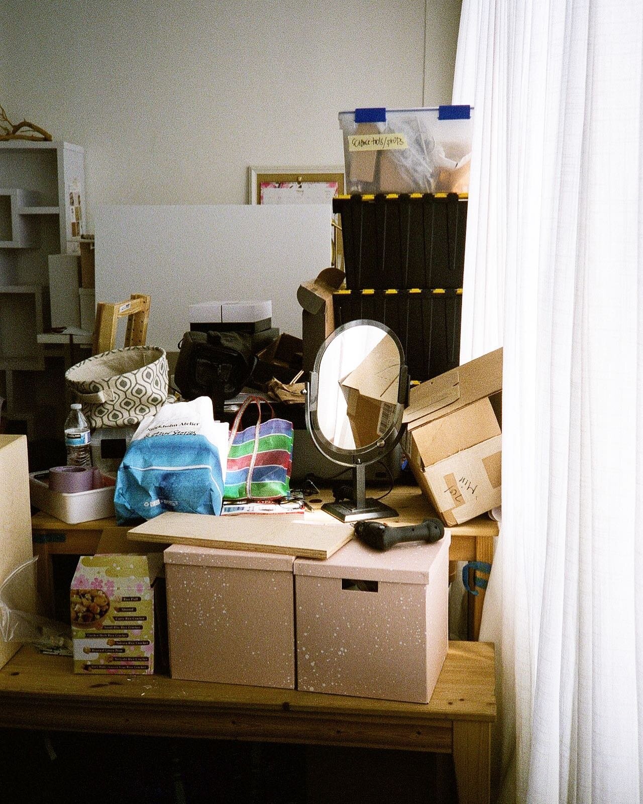 The chaos of moving on #film 

Every photo that we produce for our clients has to be perfect to serve its purpose. So for fun, we love embracing chaos, realness, and the raw moments that life brings. No matter how messy or unorganized it may be. 

Ph