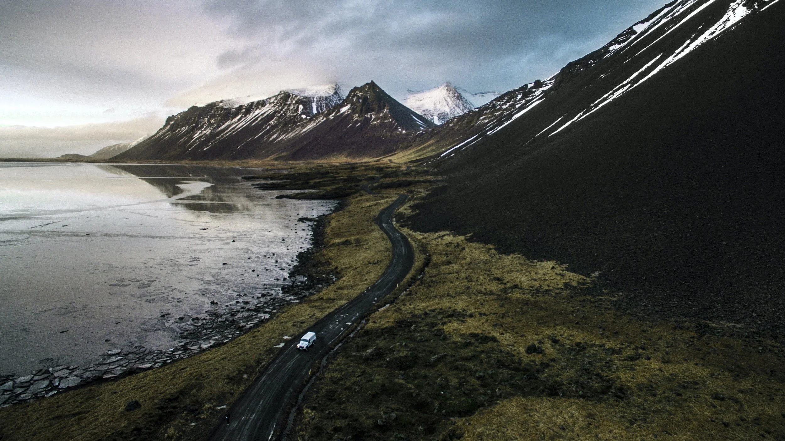 iceland small wedding and Elopement photographer