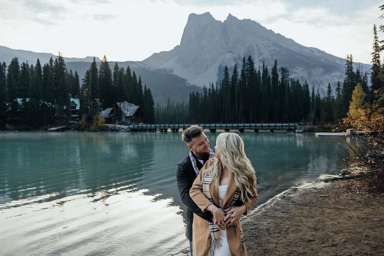 emerald lake lodge engagement photoshoot in the fall