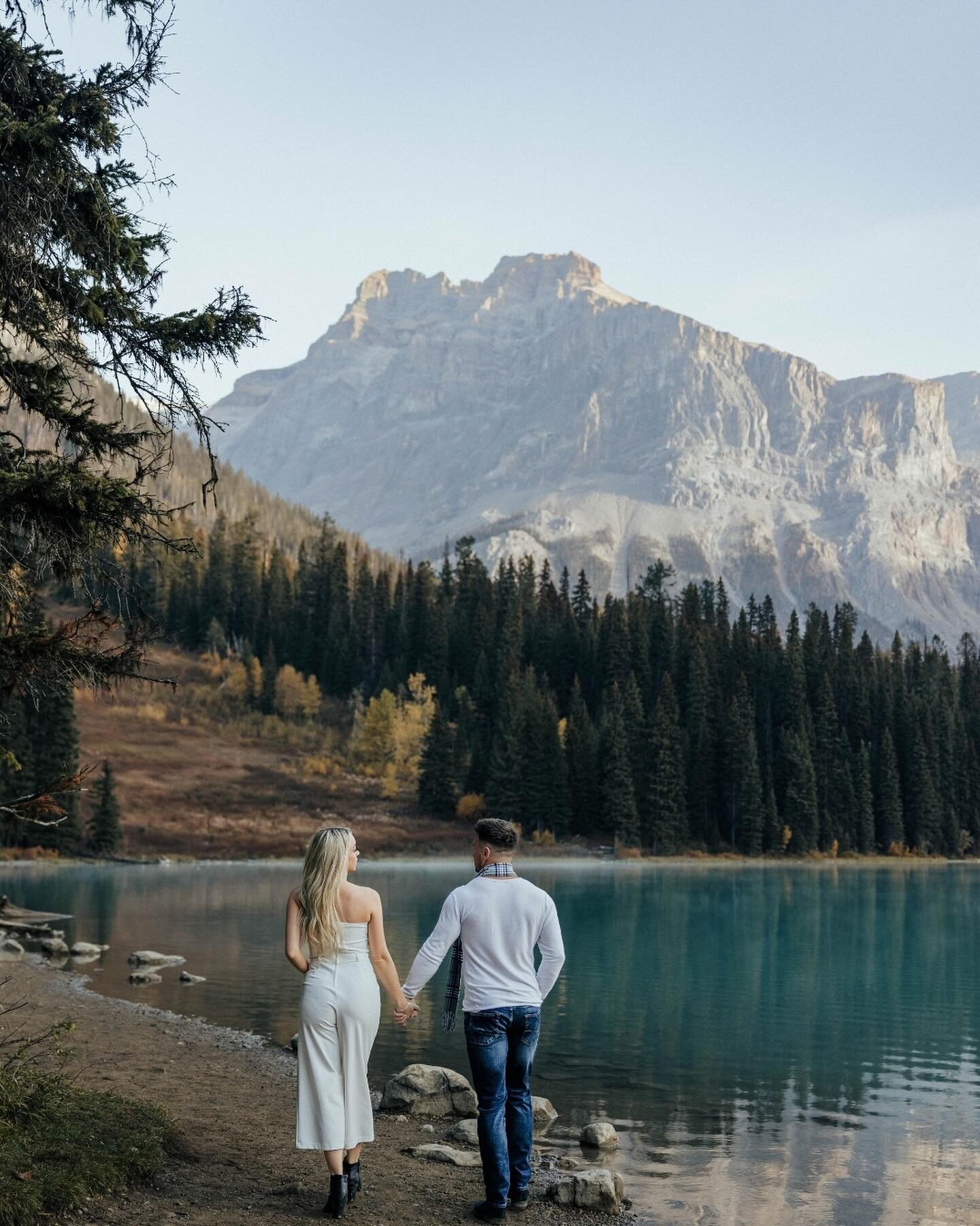 The behind-the-scenes magic of the Emerald Lake engagement photoshoot was a tapestry of enchanting moments against the stunning backdrop of nature&rsquo;s grandeur. As a photographer, I revealed in the challenge and beauty of capturing the authentic 