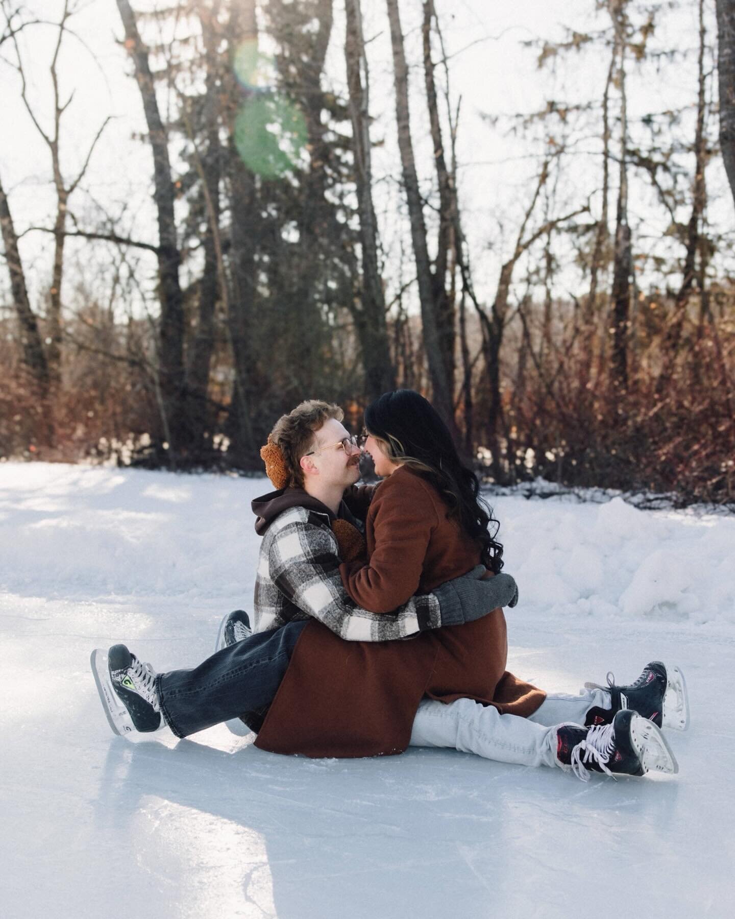 Turns out I know how to skate and take photos at the same time haha! Who knew this job would come with so many fun challenges 😎

But seriously, I&rsquo;ve been itching to do skating couple / engagement photos and these two were so perfect for it 😍 