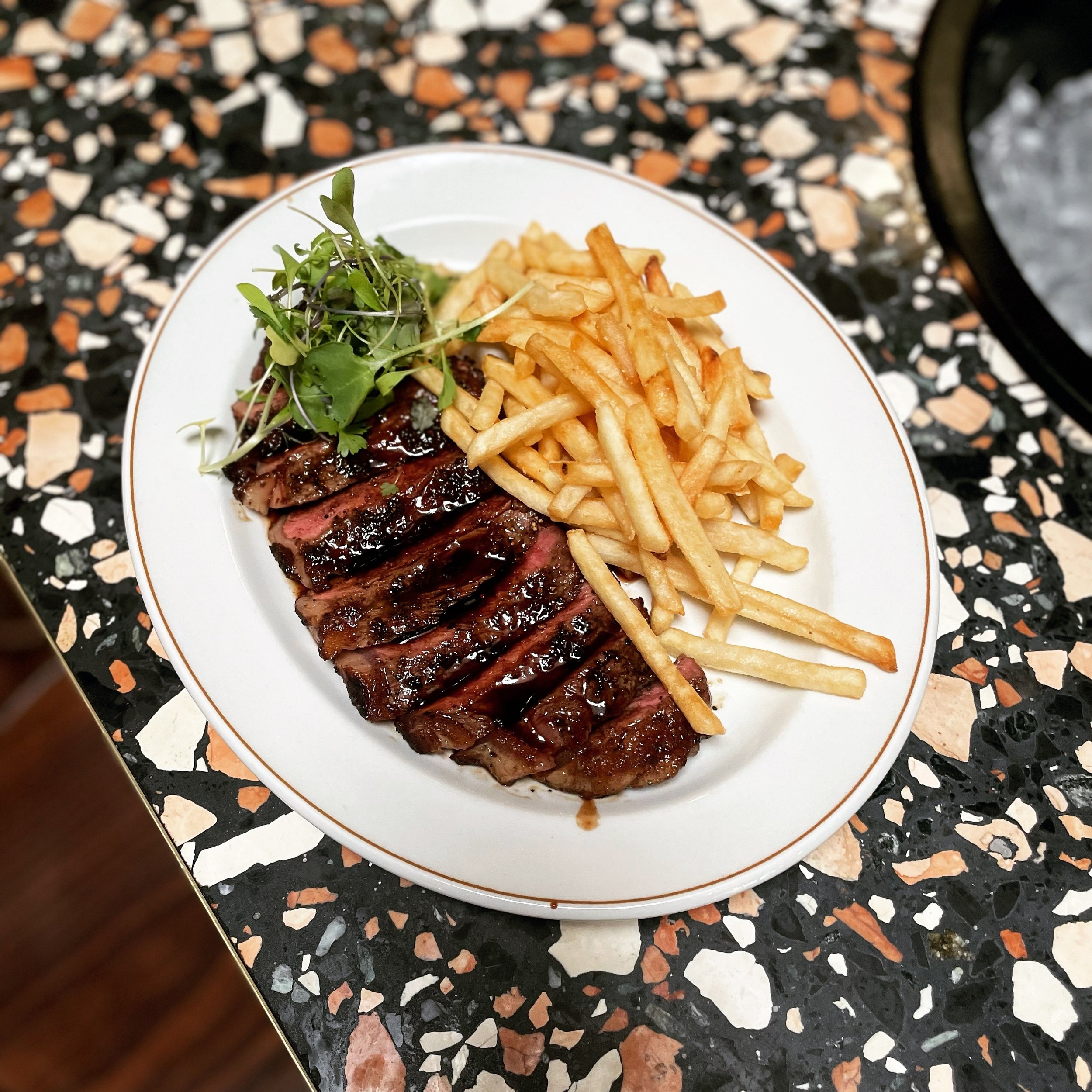 250g Porterhouse steak with red wine jus and frites
🔥🔥🔥

Unreal steak that won&rsquo;t break the bank &mdash; come and enjoy for just $32

Here for dinner today and every day until late 🦊❤️