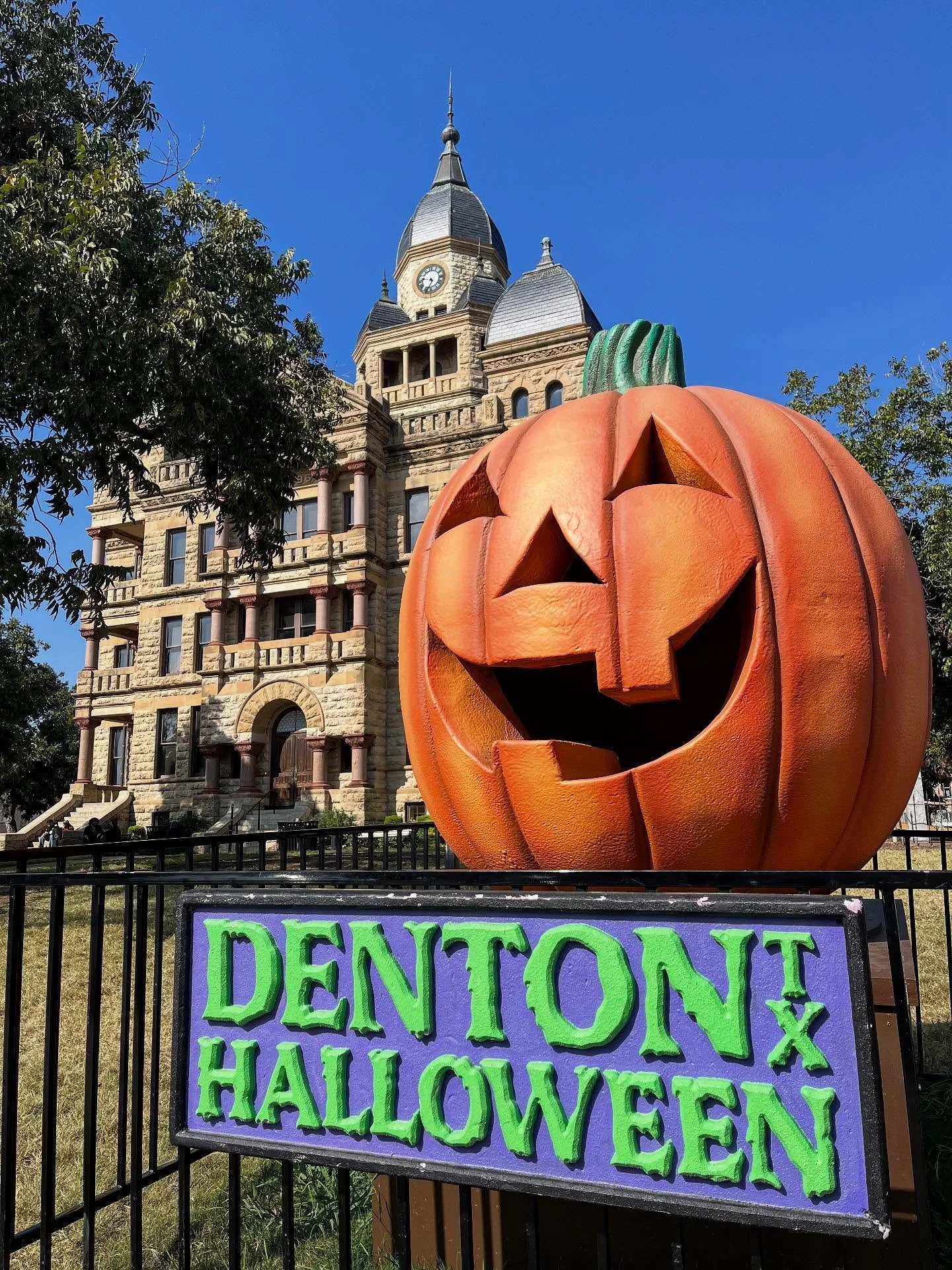 family dinner in dfw&rsquo;s own halloweentown. 🎃