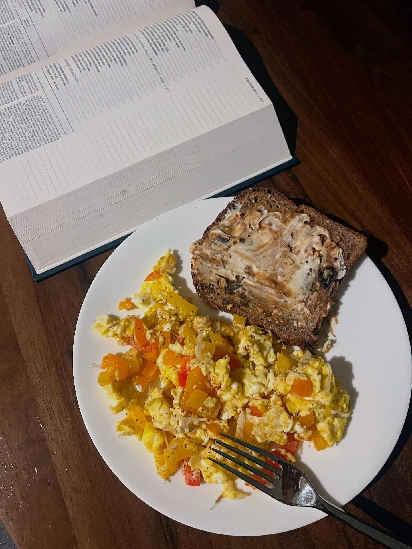 a few moments that had me smiling this week:

+ breakfast and bible study before the rest of the world wakes up.
+ winter(ish) weather.
+ reading just for fun.
+ the lickable appeal of whipped cream piled on top of chocolate mousse.
+ contact naps an