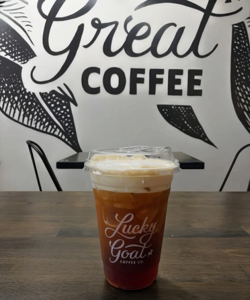 i&rsquo;ve been meaning to stop by this new(ish) coffee shop for a while, because it&rsquo;s right next to my favorite grocery store! (@sprouts, even though i can&rsquo;t afford you, you&rsquo;ll forever have my heart.) the barista at @luckygoateldor