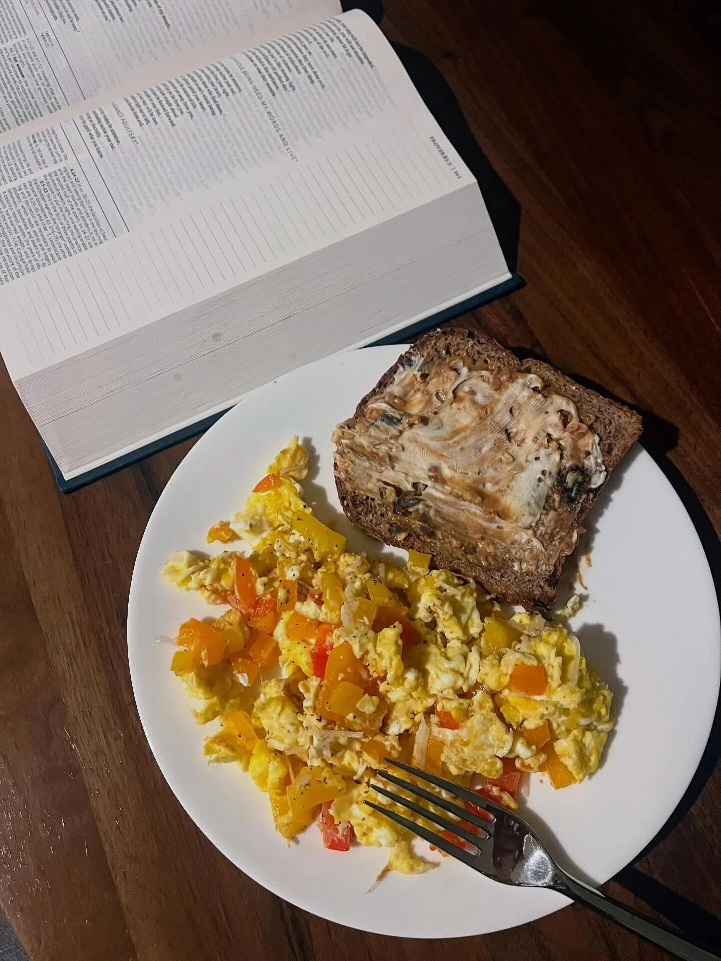 a few moments that had me smiling this week:

+ breakfast and bible study before the rest of the world wakes up.
+ winter(ish) weather.
+ reading just for fun.
+ the lickable appeal of whipped cream piled on top of chocolate mousse.
+ contact naps an