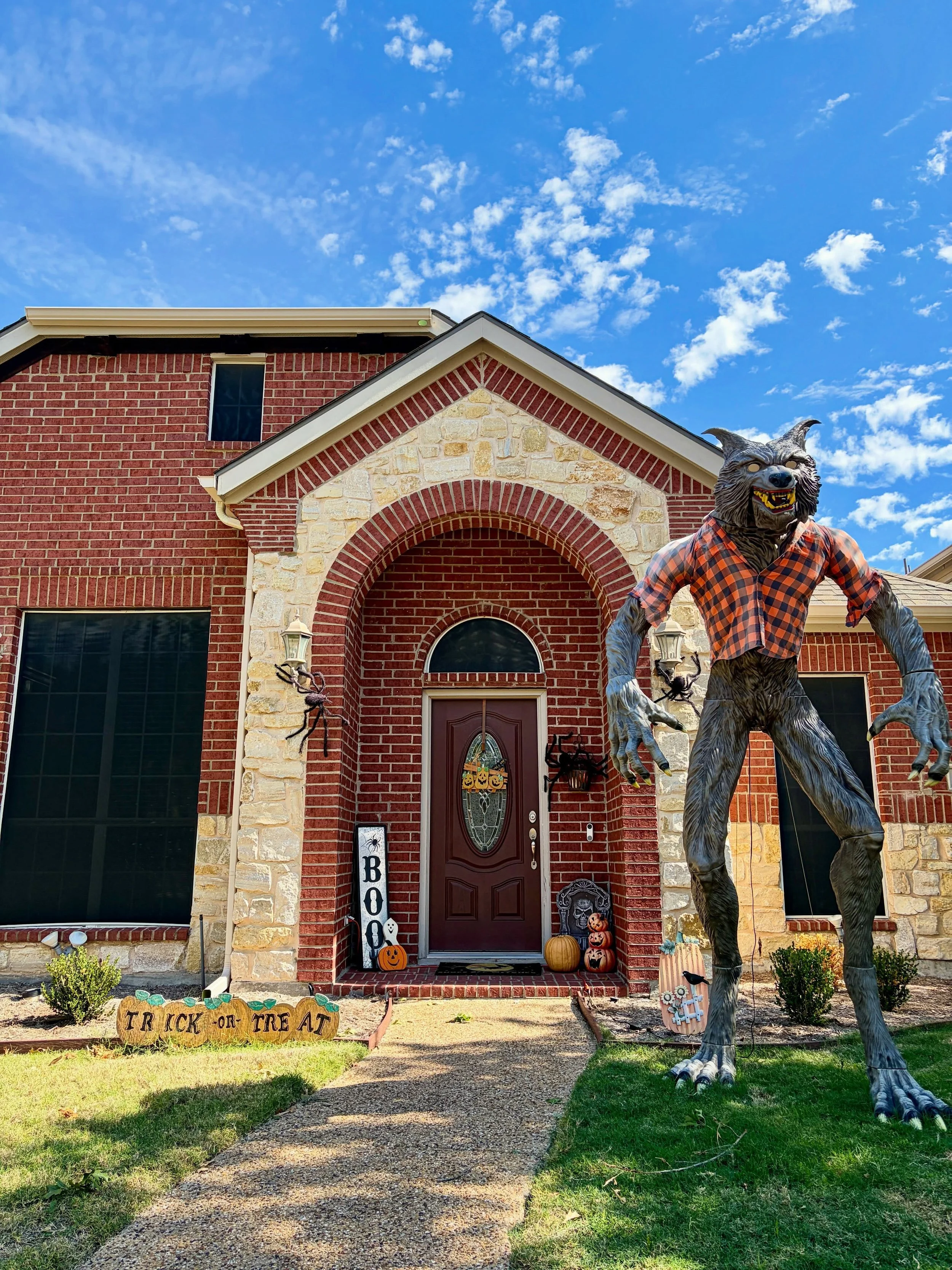 this october marks the tenth halloween in our frisco home, and probably (hopefully) the last. had to document our spooky decor for the final time. 🥲

i really should buy some pants for the poor naked wolf.