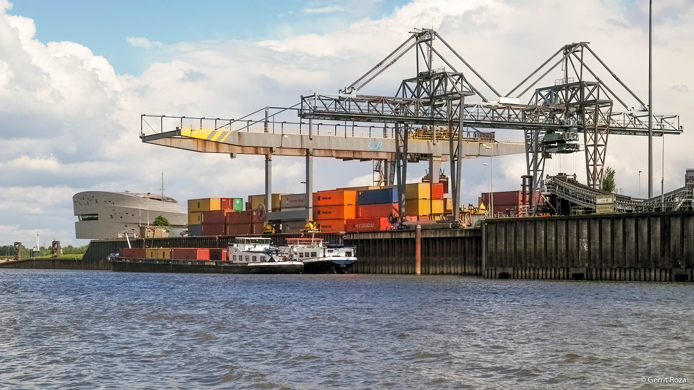 Container terminal Weurt.jpg