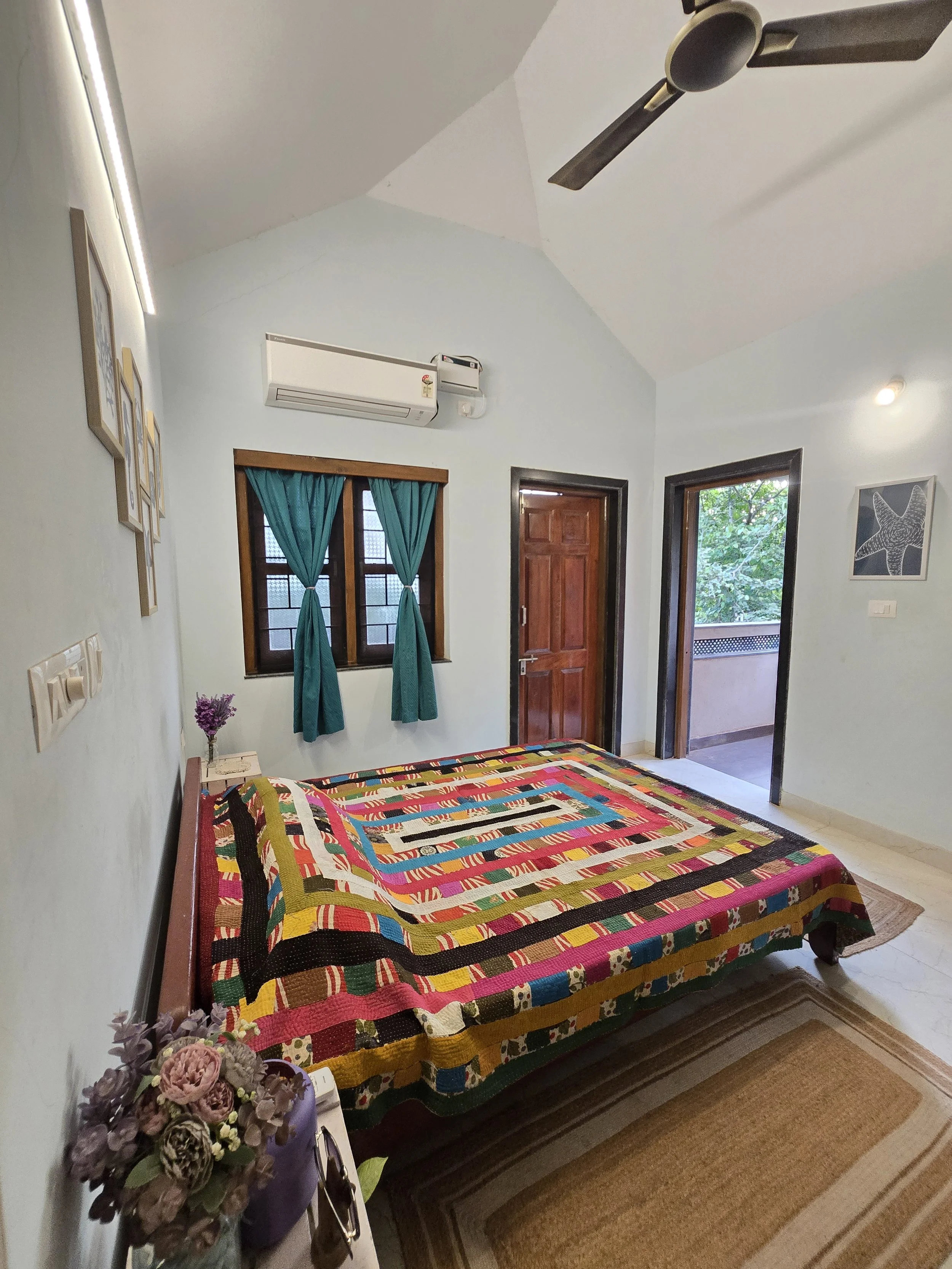 Stay with Sahasea at The Oriole in goa, close to dabolim airport.. perfect for solo travelers or 2 people traveling together