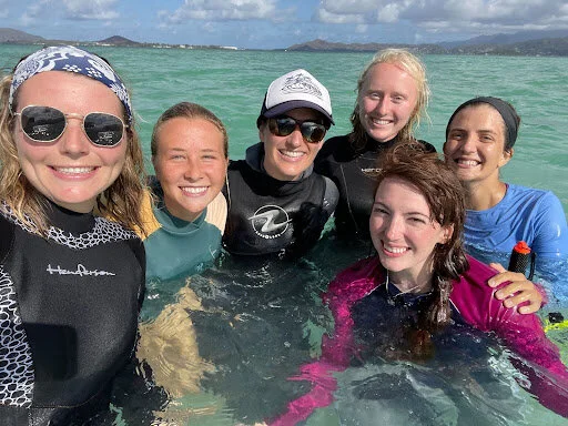 Lab member Lauren Neville (front right) and the Bahr Lab researchers on a fieldsite visit in Kāne‘ohe Bay. Image provided by Lauren Neville.