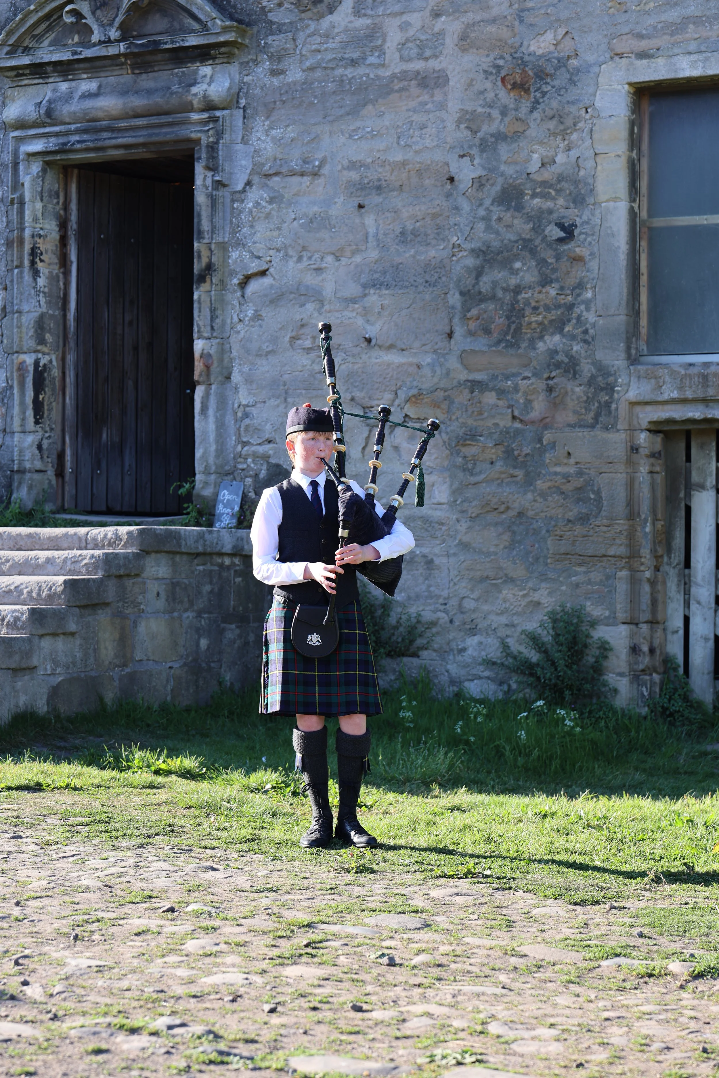 Field-Fire-Fork-Private-Event-Catering-Scotland-Midhope-Piper.JPG