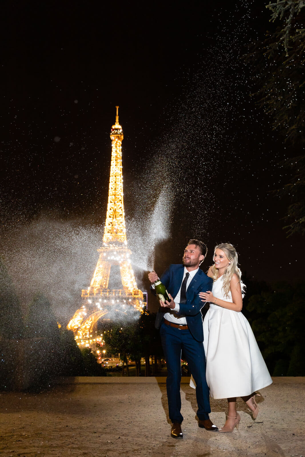 Wedding Paris by night with Eiffel Tower