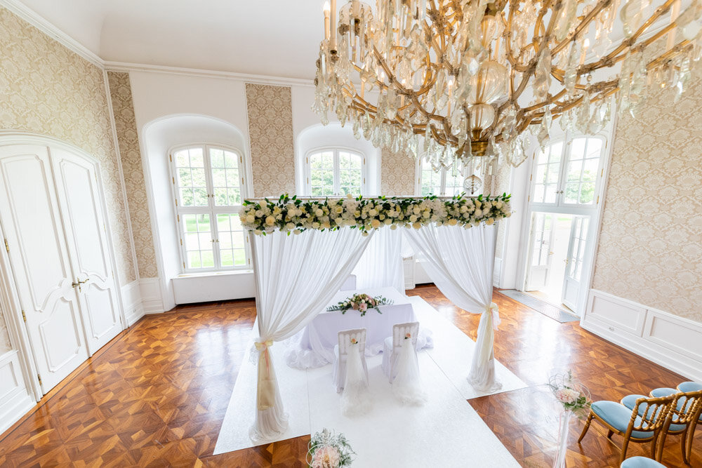 Wedding photographer Laxenburg Palace: Marshal's Room at Laxenburg Palace, festively decorated by DEKOWIEN.AT.