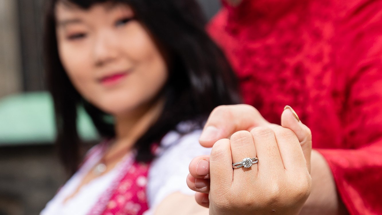 Announcing your engagement - tips for Instagram, Facebook & Co.