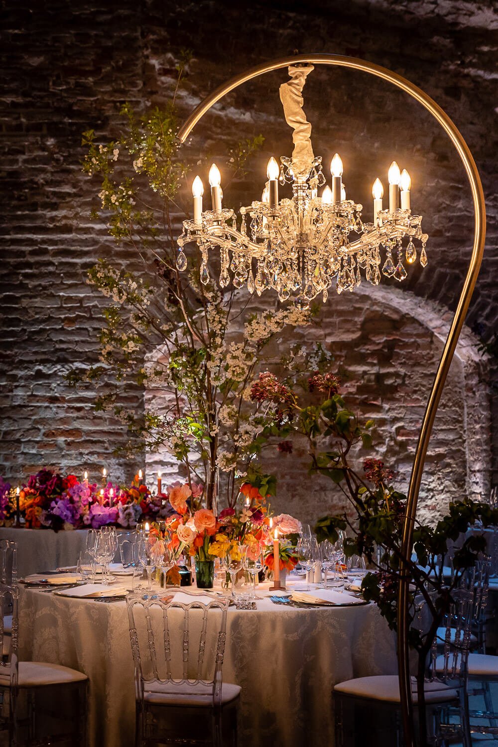 Palais Coburg casemates festively decorated with Nifagal chandelier