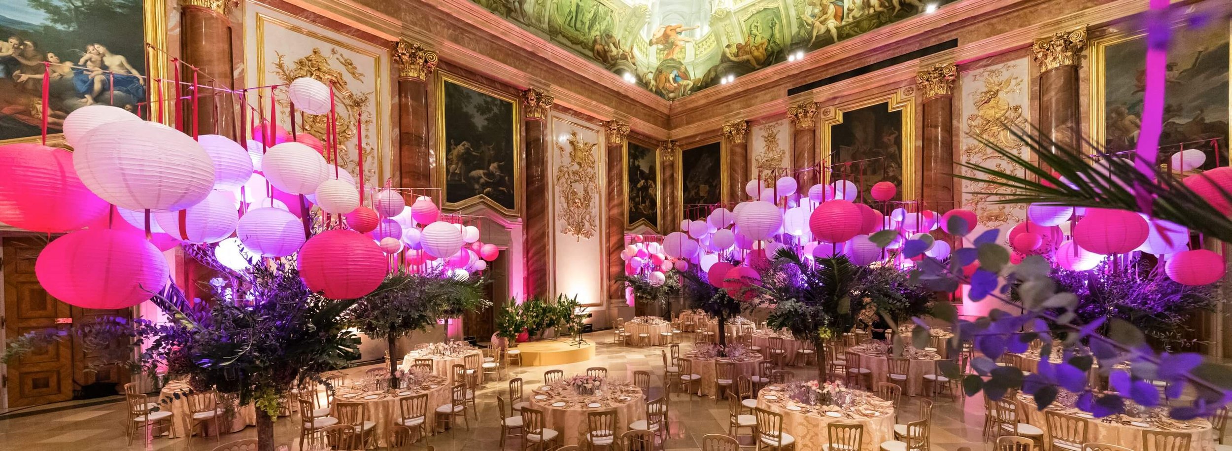 Wedding at Palais Liechtenstein, table setting before the guests enter.