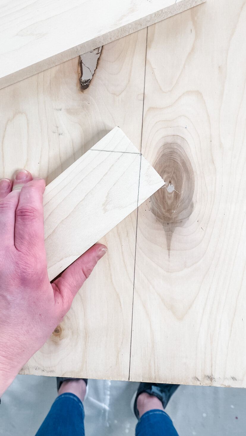 Locate the center points and mark the 45° angles.