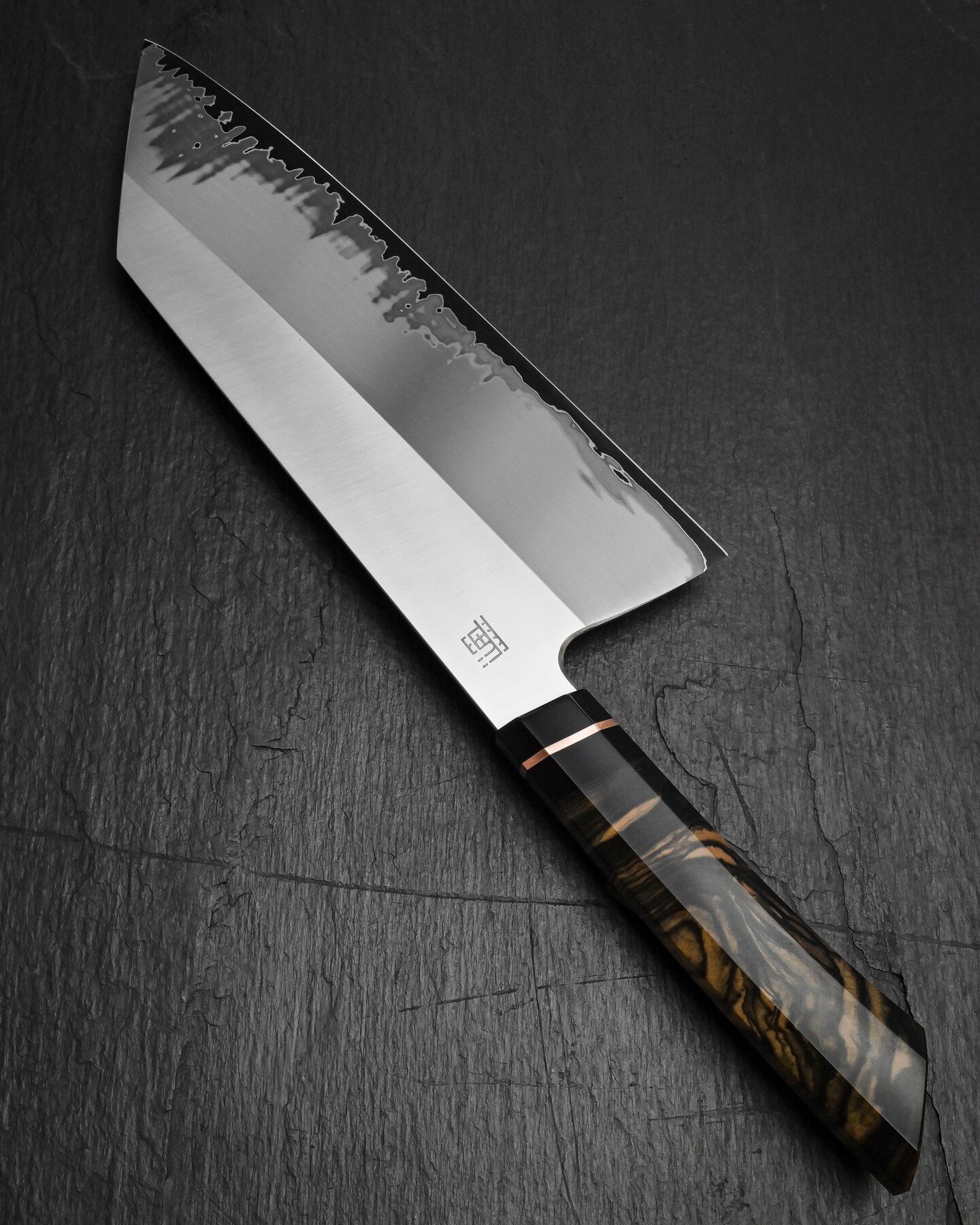 I haven't posted for a while, so here's something fancy for your feed on this stormy Thursday in Wales...

220mm x 75mm Bunka dressed in a magic piece of Royal Ebony on the handle, for the king of the Chicken Wing himself @thackwar. I've been told he