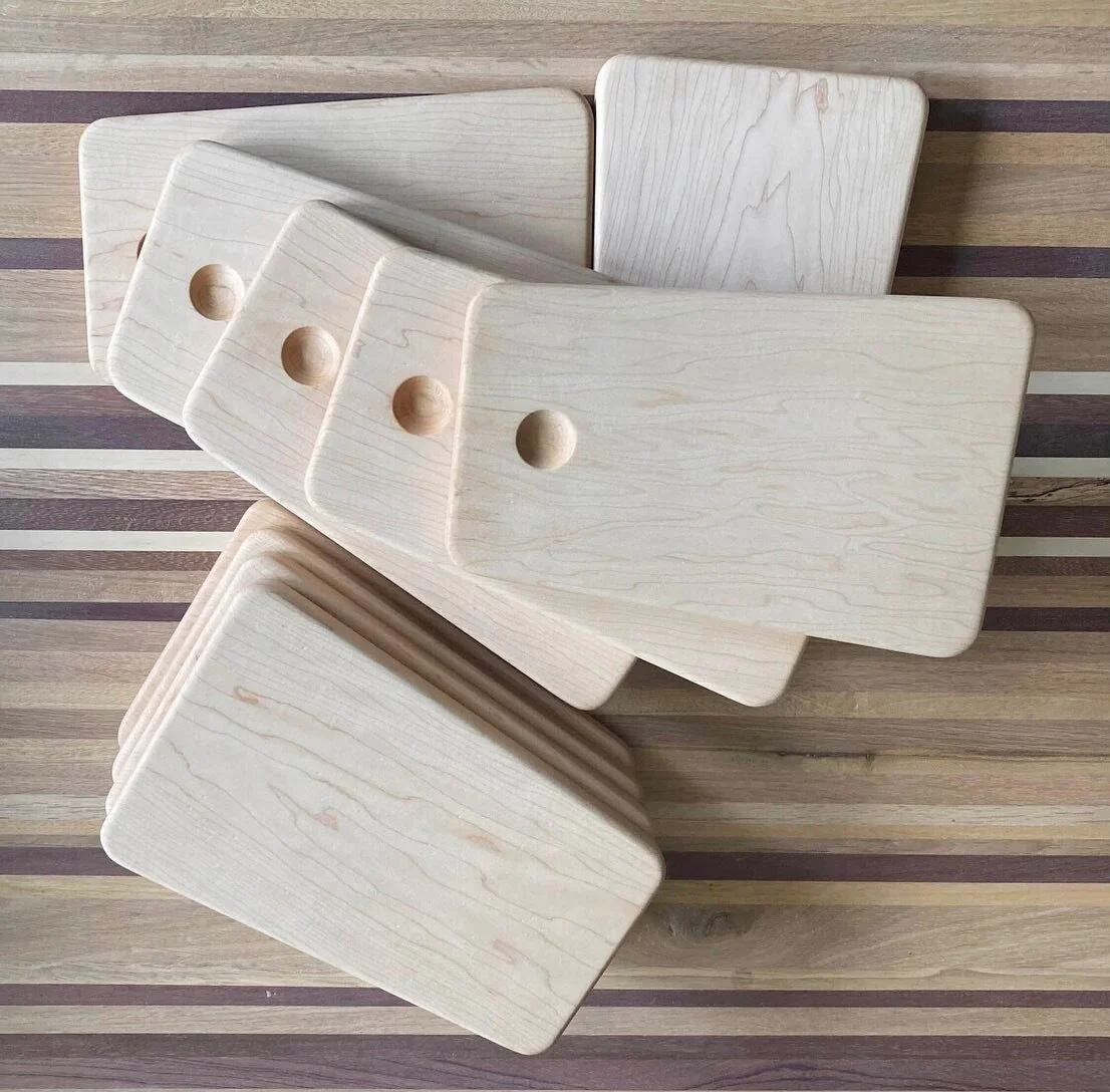 Throwback to these beauties, made exclusively for Design Shed by @davidperkinwoodcraft. 
They didn&rsquo;t even make it on the website before almost selling out! 
DM to grab the last one 🤎

#shopsmall #shoplocal #devonmade #chopchop #bespokecraftsma