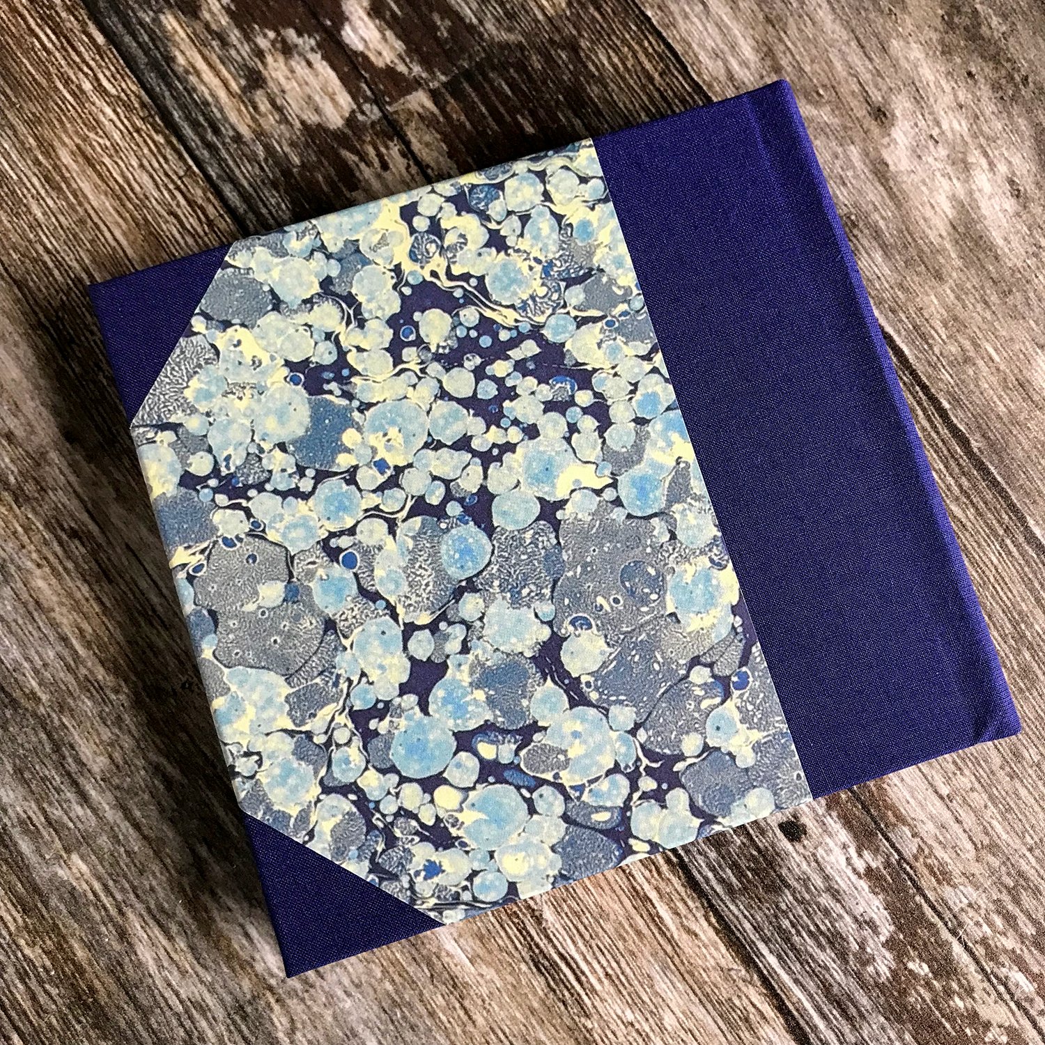 Notebook_marbled_paper_B_dblue_back.jpg