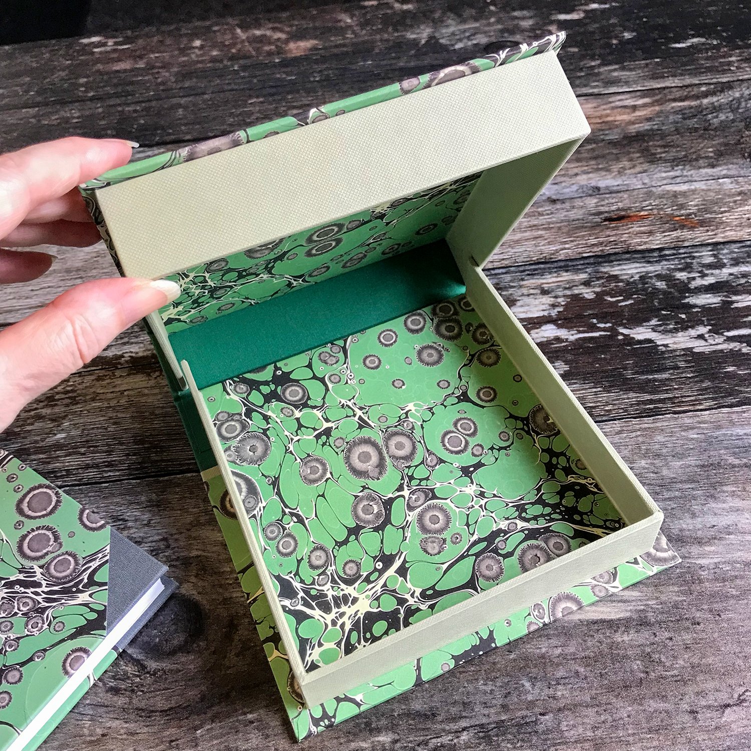 SB_Green_Clamshell_open.jpg