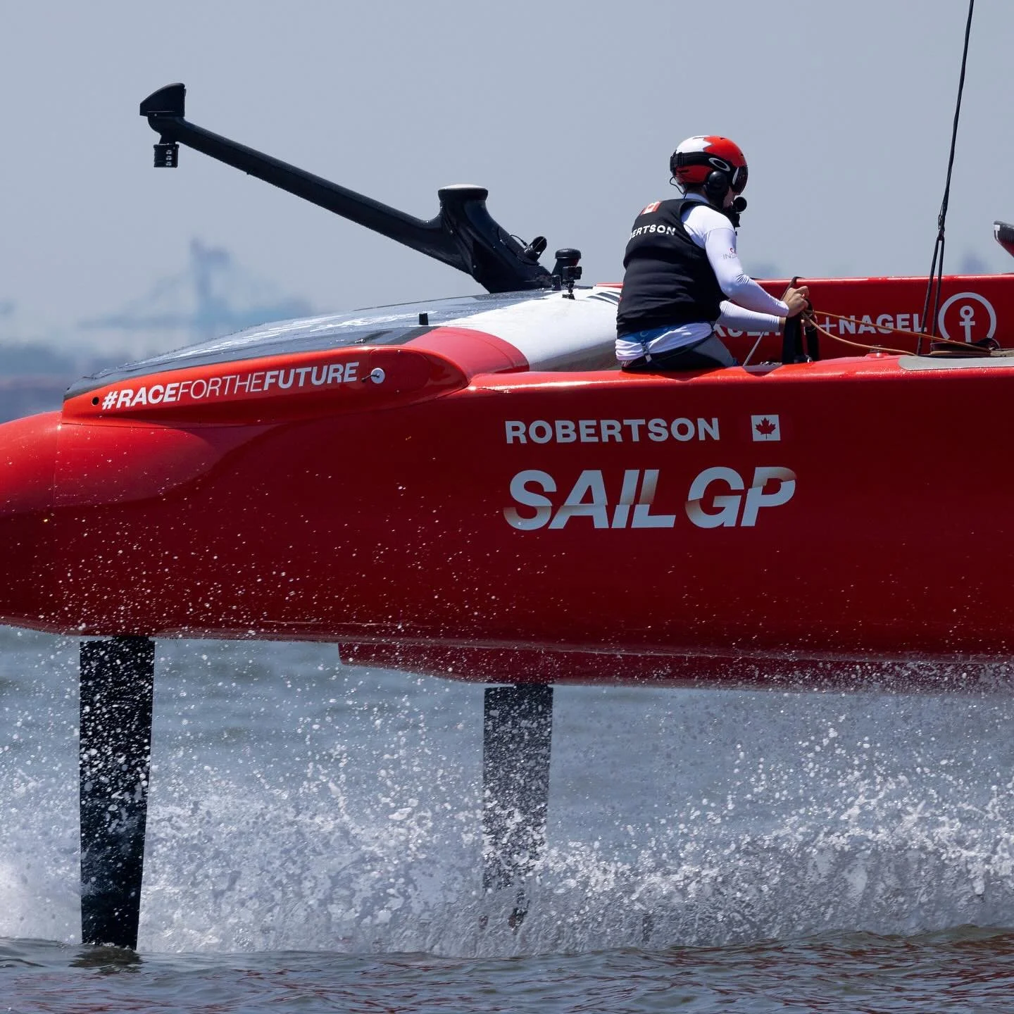 Ready to put on a show 🍎👀