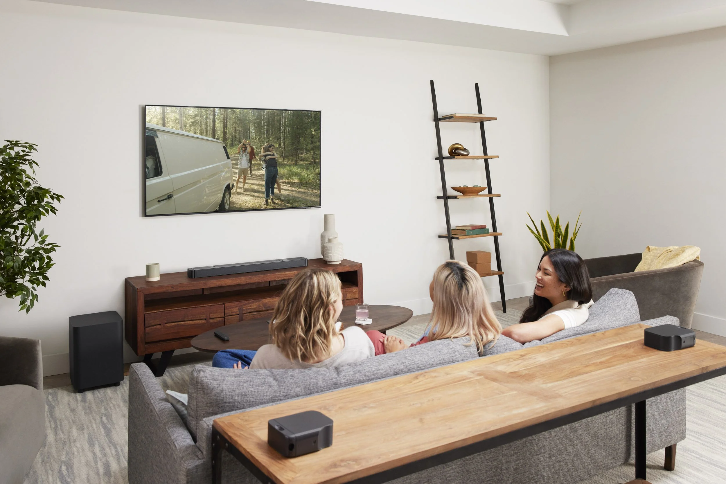 220524_JBL_Soundbar_800_Lifestyle_A_AW_7663_x4.jpg