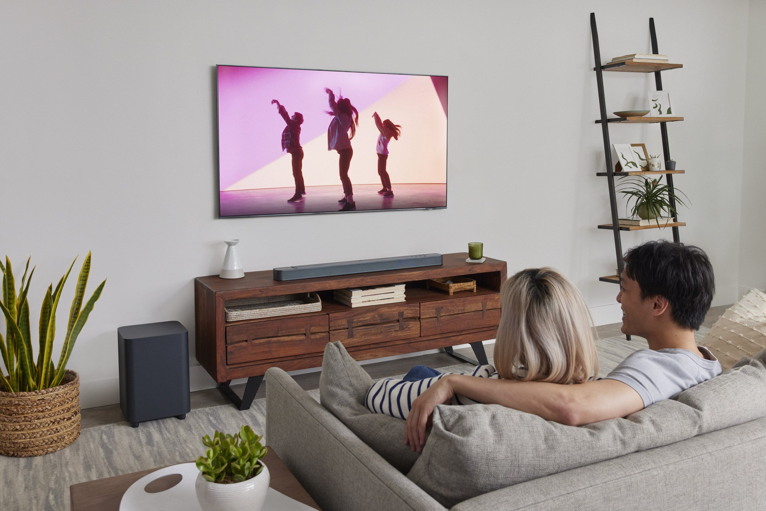 220524_JBL_Soundbar_500_Lifestyle_APAC_AW_9009_x2.jpg